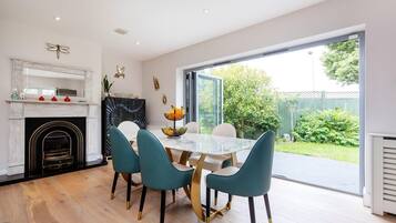 3 bilik tidur, Internet