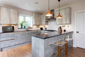 3 bilik tidur, Internet