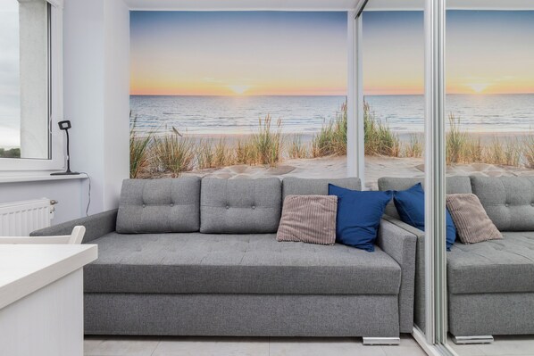 1 bedroom, bed sheets - Sea Style Apartment by Renters (Gdansk)