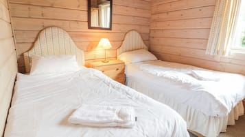 2 bedrooms, individually decorated, individually furnished, free WiFi