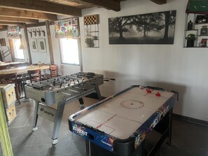 Games room - Sodra Gotland 14 bed With Pool (Havdhem)