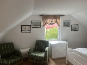 House | 5 bedrooms, iron/ironing board, free WiFi