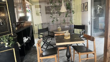House | Dining