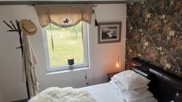 House | 5 bedrooms, iron/ironing board, free WiFi