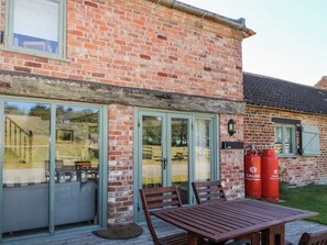 Outdoor dining - The Cart House (Driffield)