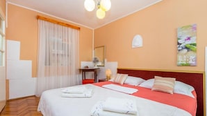 House - Holiday Houses, Villas Antonia - in old City Center (Omisalj)