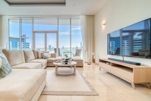 1 bedroom - Lush Sea View Living w Private Beach at the Palm (Dubai)