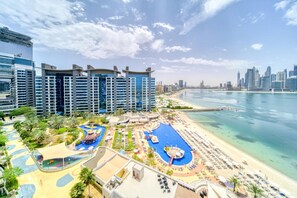 1 bedroom - Lush Sea View Living w Private Beach at the Palm (Dubai)
