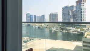 1 bedroom - Soothing 1BR at Downtown Dubai Business Bay (Dubai)