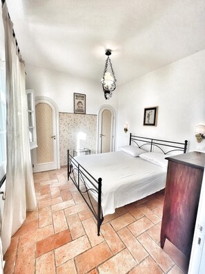 1 quarto, escrivaninha, quartos à prova de som