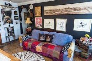 Apartment | Living area - 1 Bed Flat - Sleeps 2 - Wifi - Smoking (London)