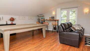 Cottage | Interior