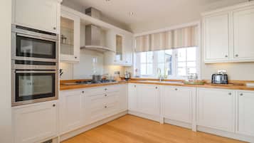 Fridge, dishwasher, electric kettle, toaster