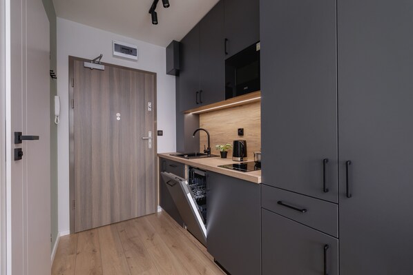 Studio, Balcony | Private kitchen | Dishwasher, cookware/dishes/utensils, freezer, dining tables