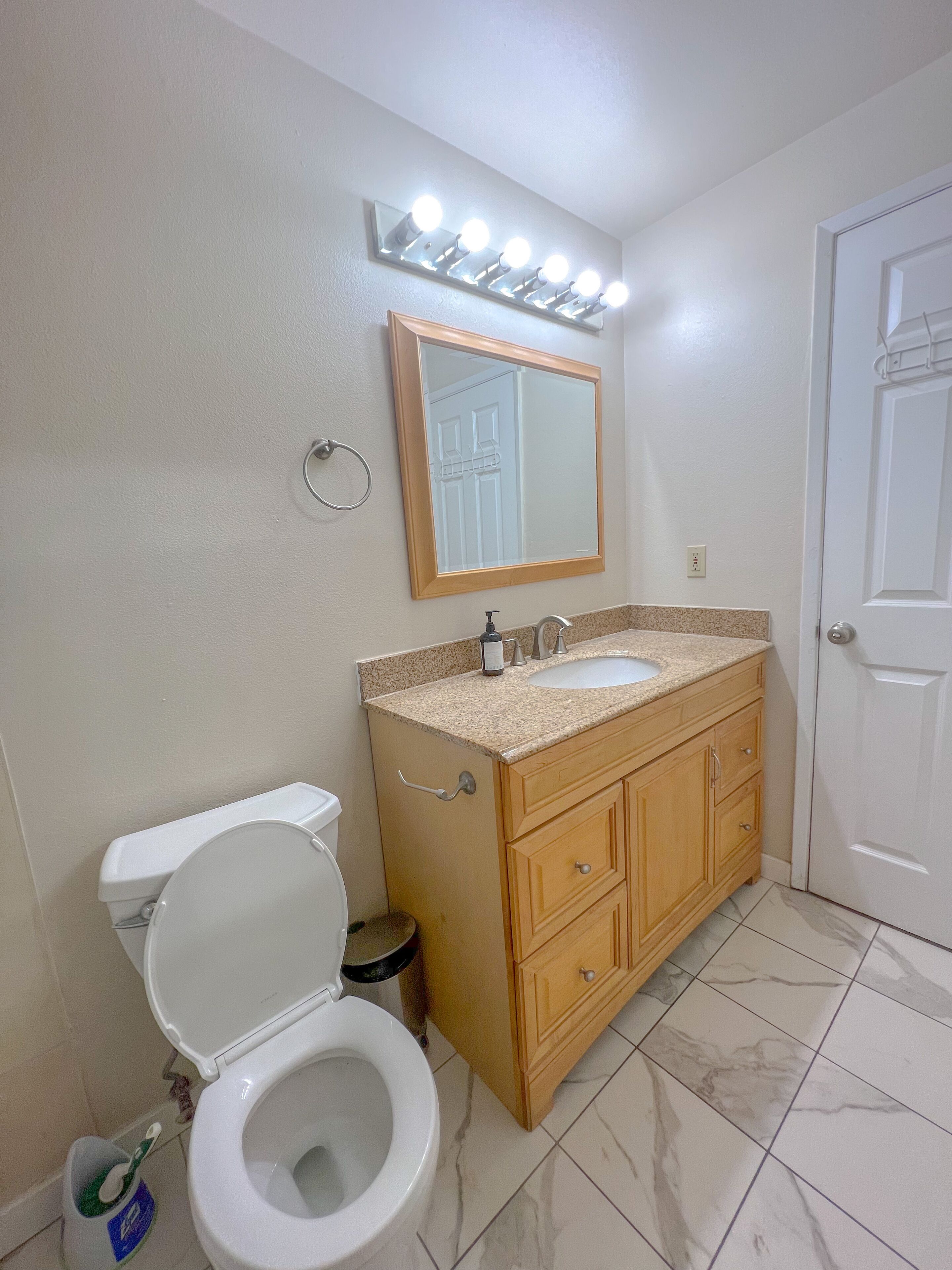 Cozy 3-Bedroom Residential Home Near Airport.