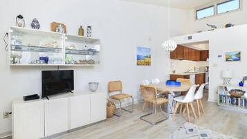 Townhome, 4 Bedrooms | Dining