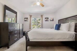 2 bedrooms, desk, free WiFi, bed sheets