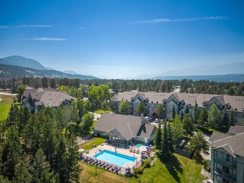 Alpine Retreat | Pool | Hot Tub | Affordable