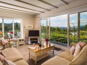Living area - Mere View (Windermere)
