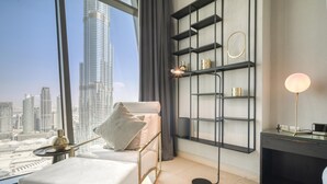 House, Smoking - Contemporary Apt With Burj Khalifa View (Dubai)