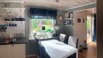 House | Private kitchen | Fridge, microwave, oven, stovetop