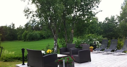 Cozy and Private 3-bed House With Bath Roslagen