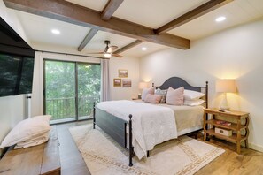 4 bedrooms, desk, iron/ironing board, travel crib