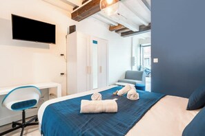 WiFi, bed sheets