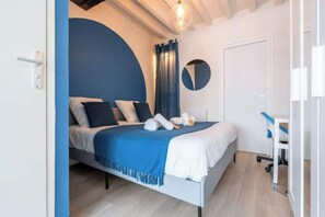 WiFi, bed sheets