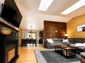 TV, fireplace