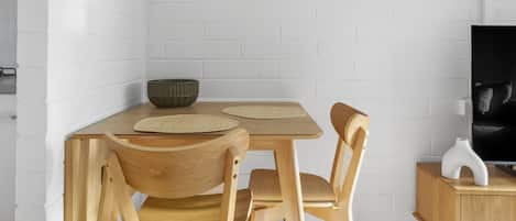 Standard Apartment | In-room dining