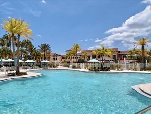 Maison, plusieurs chambres | Piscine