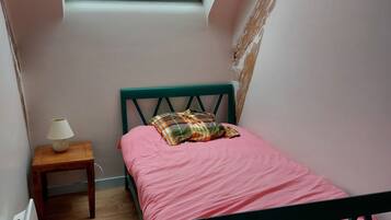 3 slaapkamers, een strijkplank/strijkijzer, wifi, beddengoed