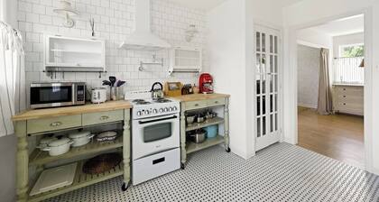 Cozy cottage on Sprawling 55 Acre Horse Farm