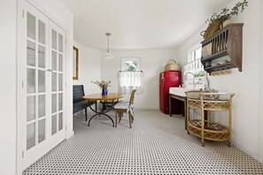 Interior - Cozy cottage on Sprawling 55 Acre Horse Farm (Washington)