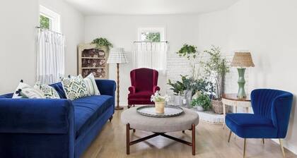 Cozy cottage on Sprawling 55 Acre Horse Farm