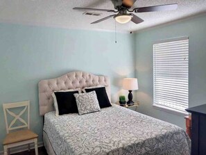 3 bedrooms, desk, iron/ironing board, free WiFi