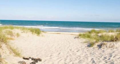 Serenity by the Coast: Near Airport & Golf Course