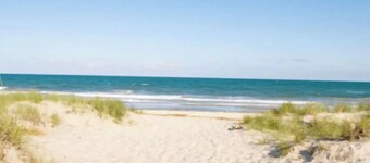 Serenity by the Coast: Near Airport & Golf Course