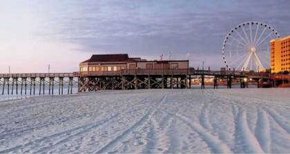 Serenity by the Coast: Near Airport & Golf Course