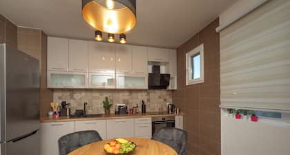 Romantic apartment with two bedrooms located 100 meters from the city center