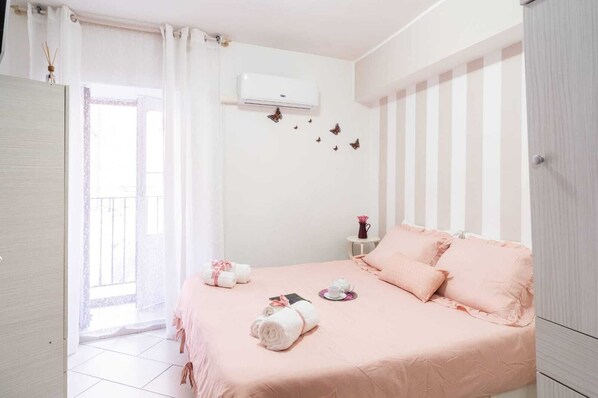 2 slaapkamers, een strijkplank/strijkijzer, gratis wifi, beddengoed