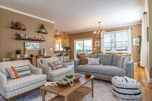 Smart TV, fireplace, books, stereo