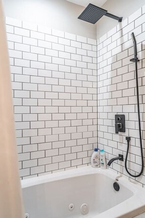 Hair dryer, towels - Entire Home - Walkable to Downtown Southern Pines - Local Gem (Southern Pines)
