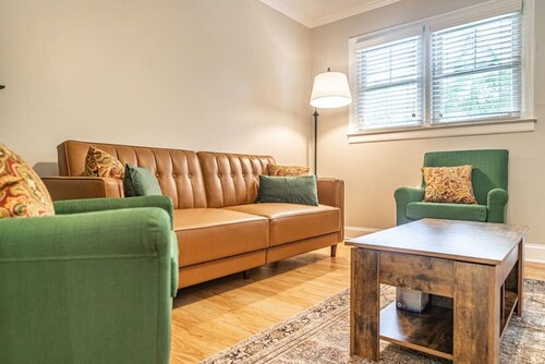 Entire Home - Walkable to Downtown Southern Pines - Local Gem