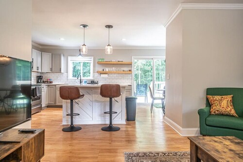 Entire Home - Walkable to Downtown Southern Pines - Local Gem