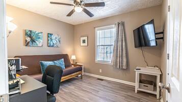 Una Smart TV, una oficina