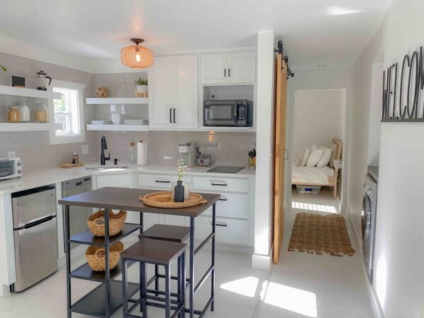 Fridge, microwave, stovetop, dishwasher