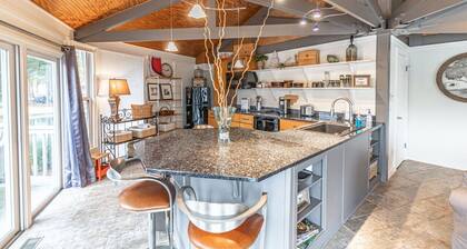 Lakefront Treehouse Retreat in Pinehurst – Perfect for Extended Stays