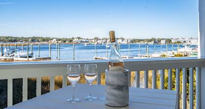 Waterfront Condo: Rosé All Day with Sunset Views